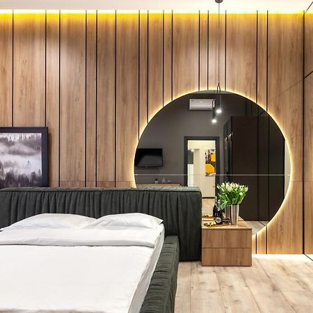 Royal Vip Apartment On Leontovicha 5 利沃夫 外观 照片