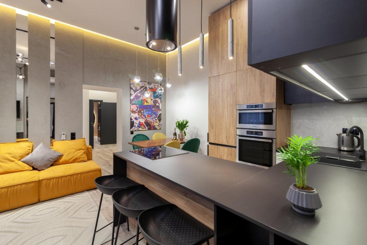 Royal Vip Apartment On Leontovicha 5 利沃夫 外观 照片