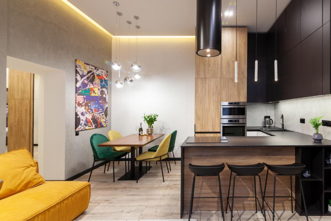 Royal Vip Apartment On Leontovicha 5 利沃夫 外观 照片