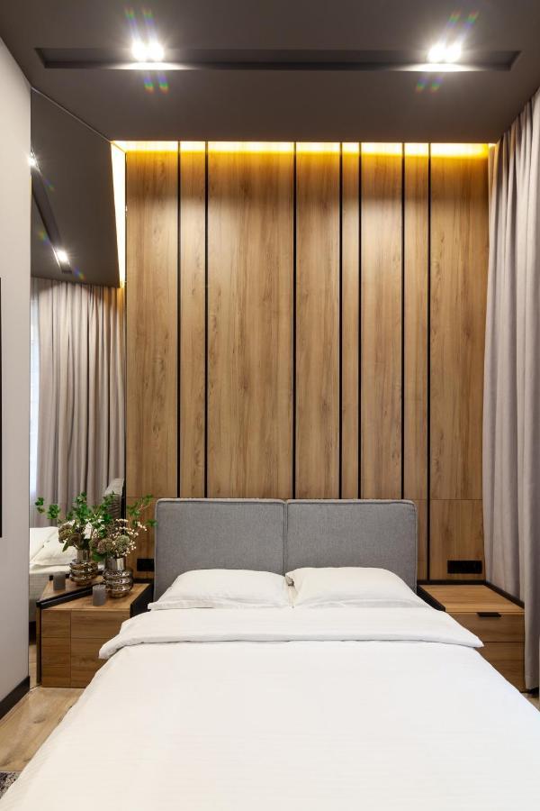 Royal Vip Apartment On Leontovicha 5 利沃夫 外观 照片