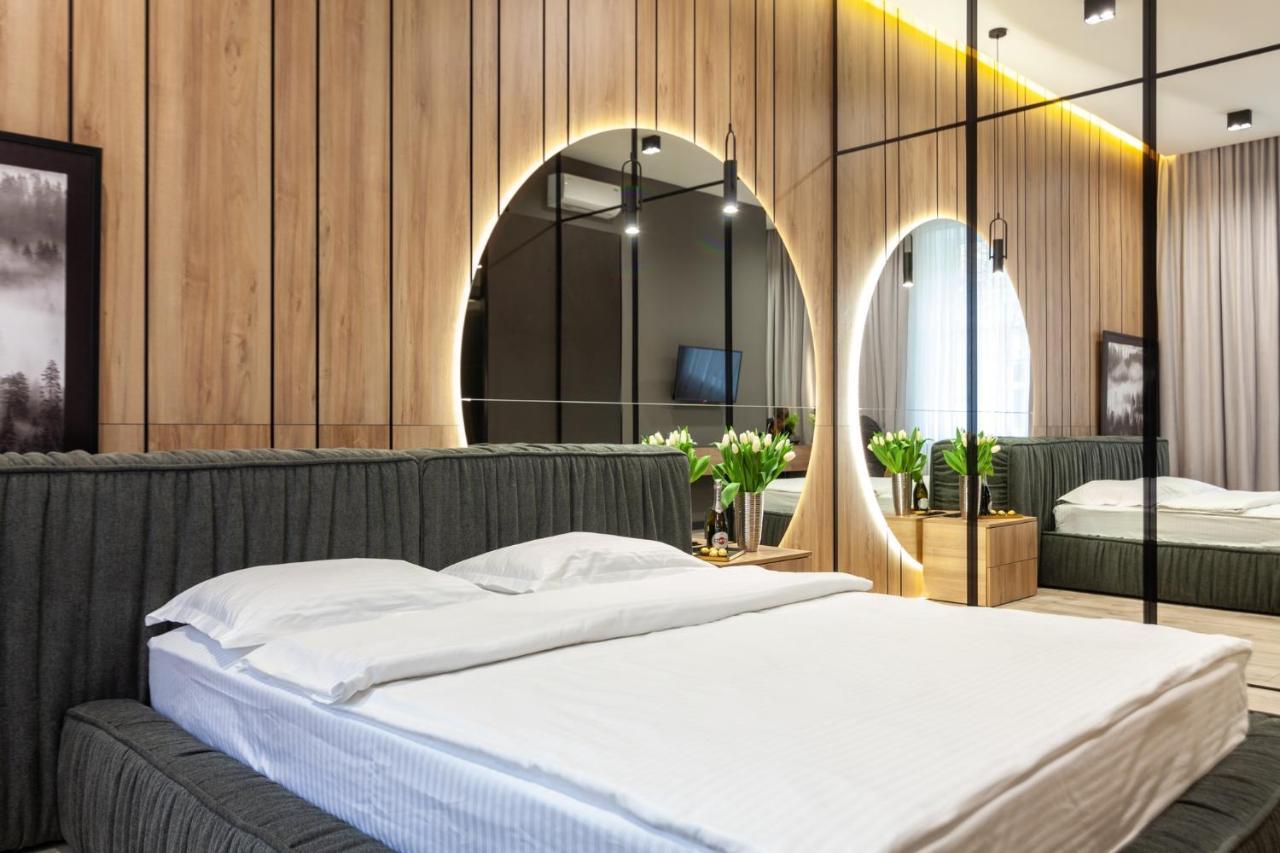 Royal Vip Apartment On Leontovicha 5 利沃夫 外观 照片
