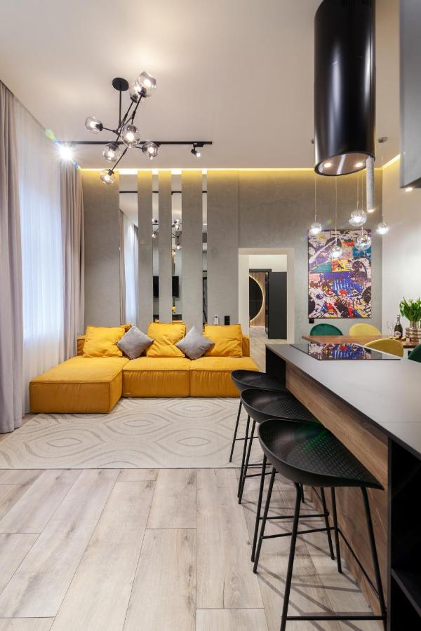 Royal Vip Apartment On Leontovicha 5 利沃夫 外观 照片