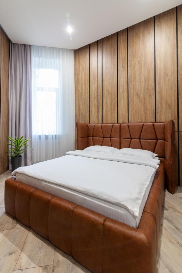Royal Vip Apartment On Leontovicha 5 利沃夫 外观 照片