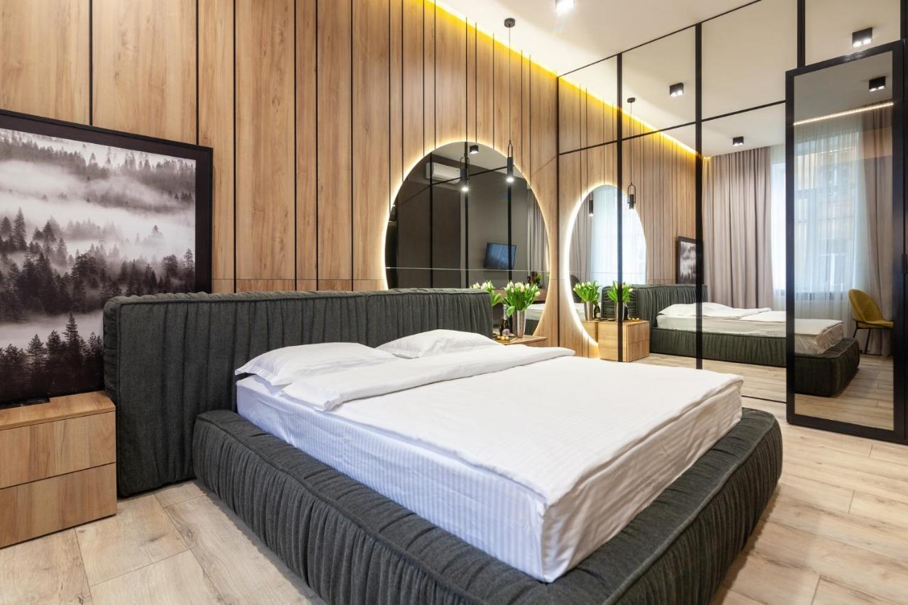 Royal Vip Apartment On Leontovicha 5 利沃夫 外观 照片