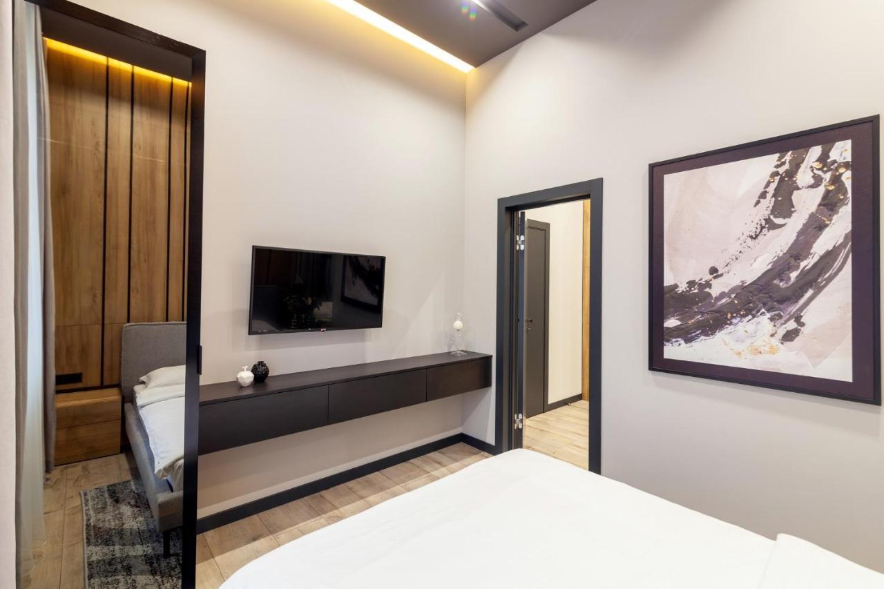 Royal Vip Apartment On Leontovicha 5 利沃夫 外观 照片