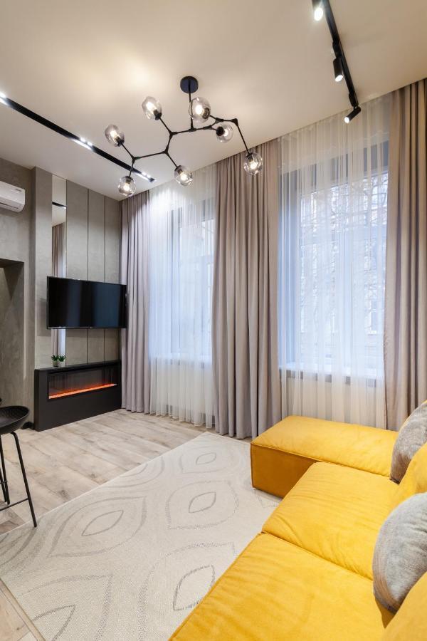 Royal Vip Apartment On Leontovicha 5 利沃夫 外观 照片
