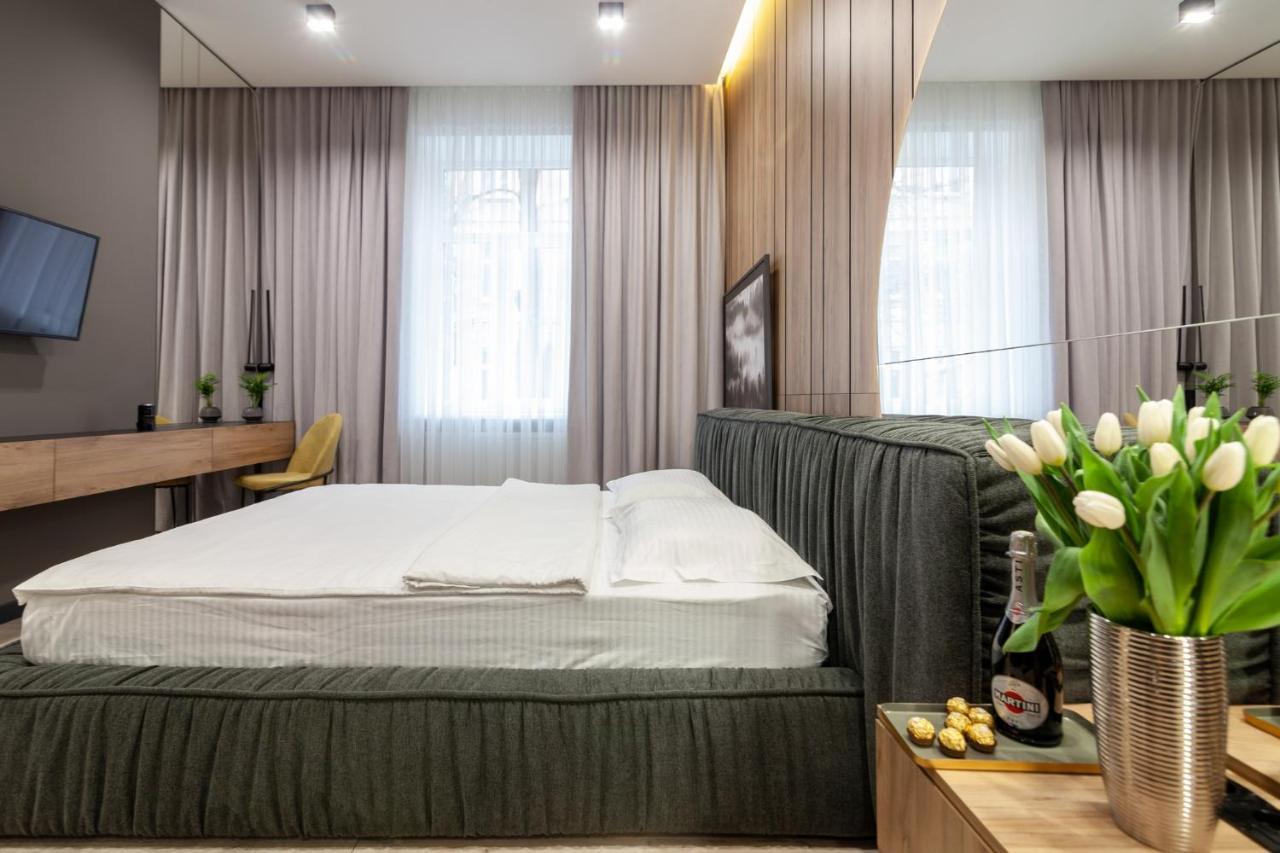 Royal Vip Apartment On Leontovicha 5 利沃夫 外观 照片