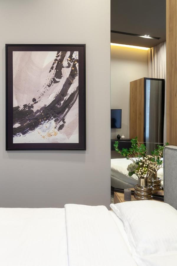 Royal Vip Apartment On Leontovicha 5 利沃夫 外观 照片