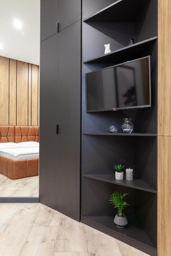 Royal Vip Apartment On Leontovicha 5 利沃夫 外观 照片