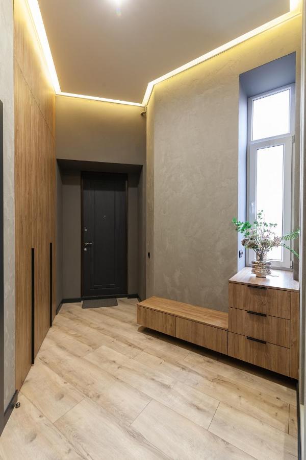 Royal Vip Apartment On Leontovicha 5 利沃夫 外观 照片